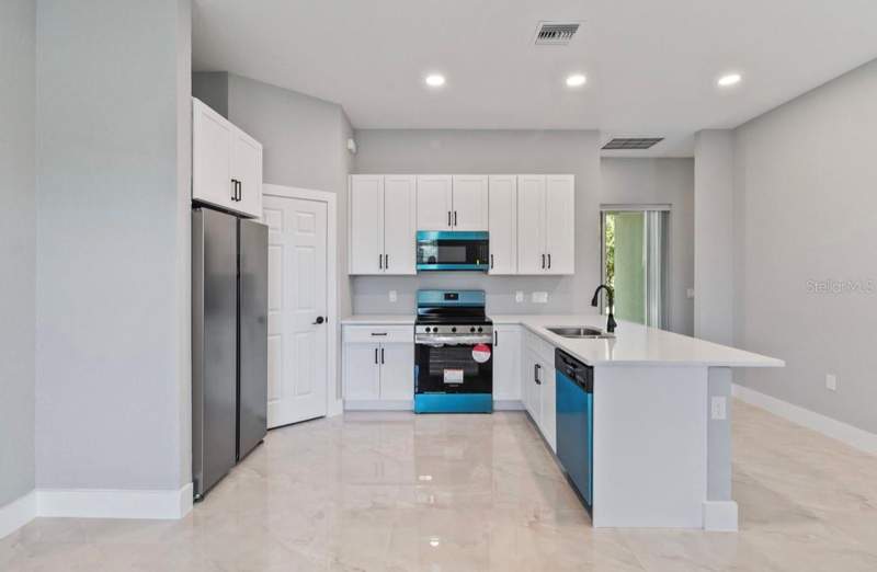3 bedroom Single Family Residence at 20462 Kenilworth Boulevard, Port Charlotte Sec 019, Port Charlotte — photo 2