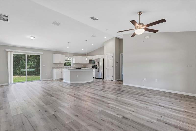 3 bedroom Single Family Residence at 21512 SW Rainbow Lakes Boulevard, Rainbow Lakes Estate, Dunnellon — photo 3