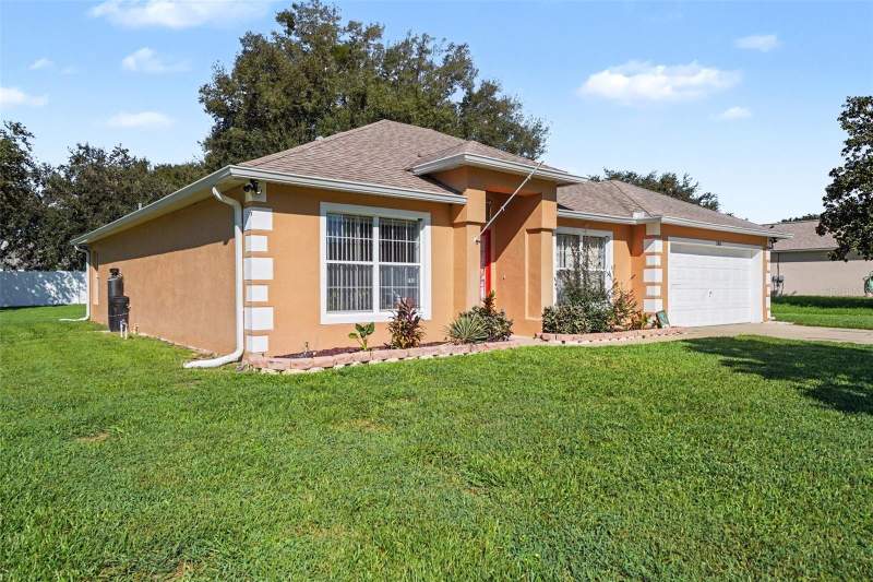 3 bedroom Single Family Residence at 2303 Weathered Wood Drive, Village At Lake Pointe, Leesburg — photo 3