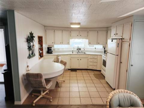 603 Cyprus Court, Bradenton FL - photo 6 of 6