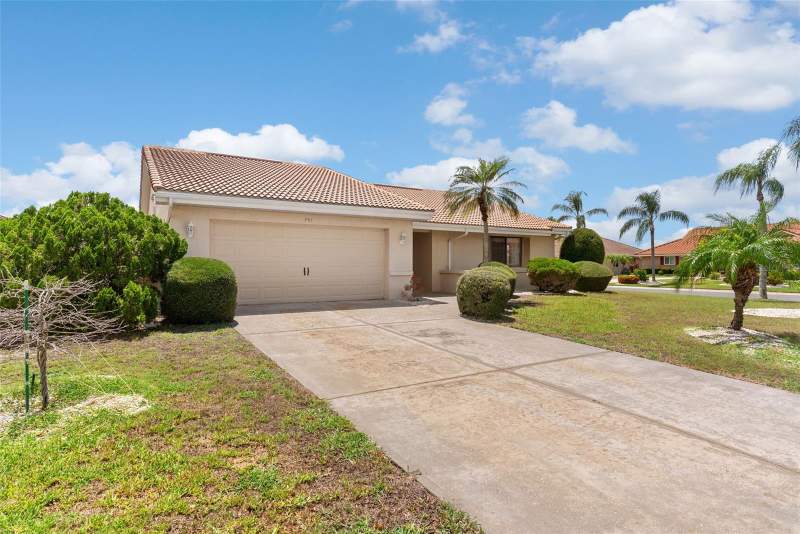 2 bedroom Single Family Residence at 701 Baltusrol Way, Greenbriar Sub Ph 1, Sun City Center — photo 3