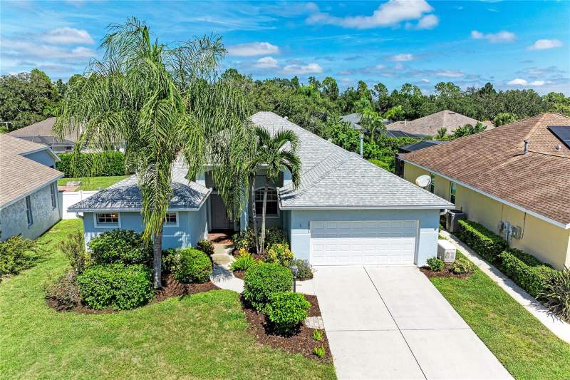 4 bedroom Single Family Residence at 12105 Beeflower Drive, Summerfield Village Subphase C U6A & 7A, Lakewood Ranch — photo 2