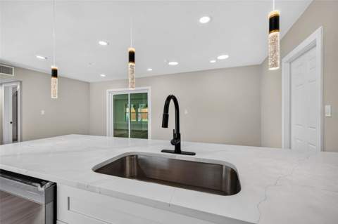 1524 Carson Circle, St Petersburg FL - photo 10 of 38