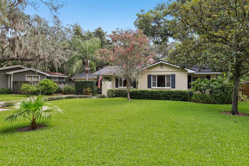 4 bedroom Single Family Residence at 204 S Burlingame Avenue, Temple Terrace Estates Sec 22, Temple Terrace — photo 2
