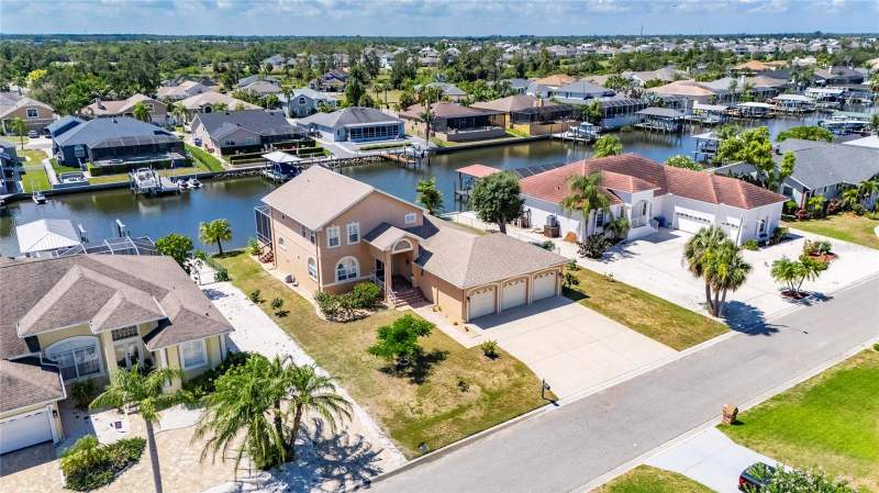 4 bedroom Single Family Residence at 830 Golf Island Drive, Apollo Beach Unit 06, Apollo Beach — photo 2