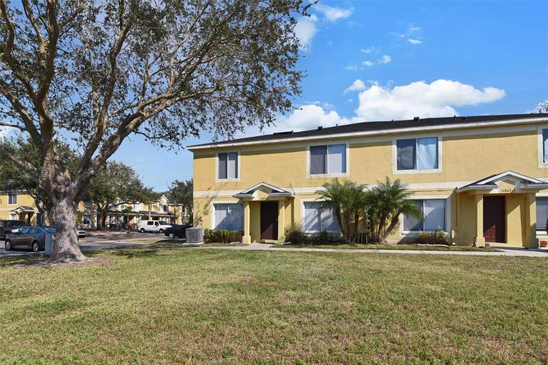 3 bedroom Townhouse at 10805 Keys Gate Drive, Summerfield Village 1 Tr 2, Riverview — photo 3