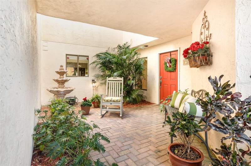 3 bedroom Townhouse at 702 Clusterwood Drive, Waterwood Twnhs Sub, Yalaha — photo 3