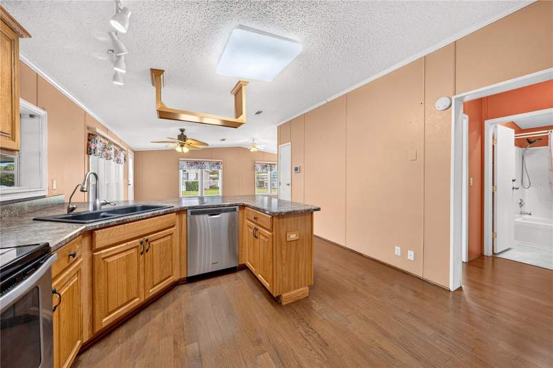 2 bedroom Manufactured Home at 2722 Vindale Road, Tavares Imperial Mobile Terrace Add 04, Tavares — photo 4