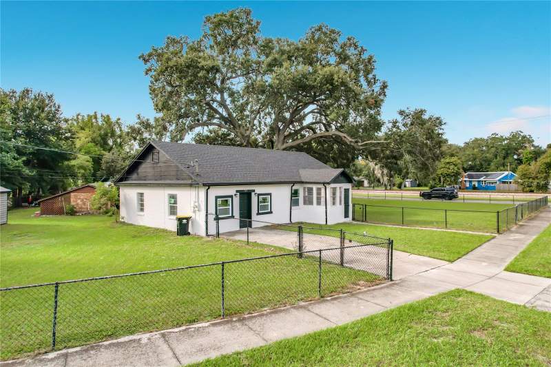 3 bedroom Single Family Residence at 709 Chestnut Road, St Neots Sub, Auburndale — photo 2