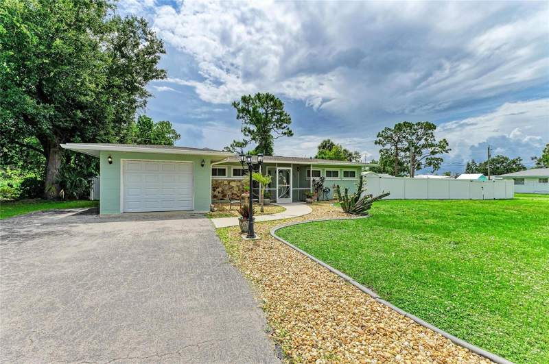 3 bedroom Single Family Residence at 557 Reading Street, Port Charlotte Sec 005, Port Charlotte — photo 2