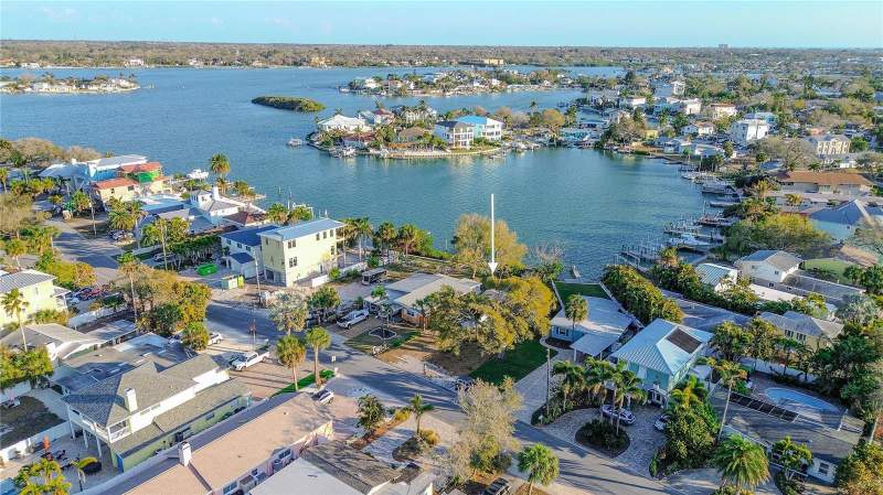 2 bedroom Single Family Residence at 407 20TH AVENUE, INDIAN BEACH RE-REVISED 6TH ADD, INDIAN ROCKS BEACH — photo 4