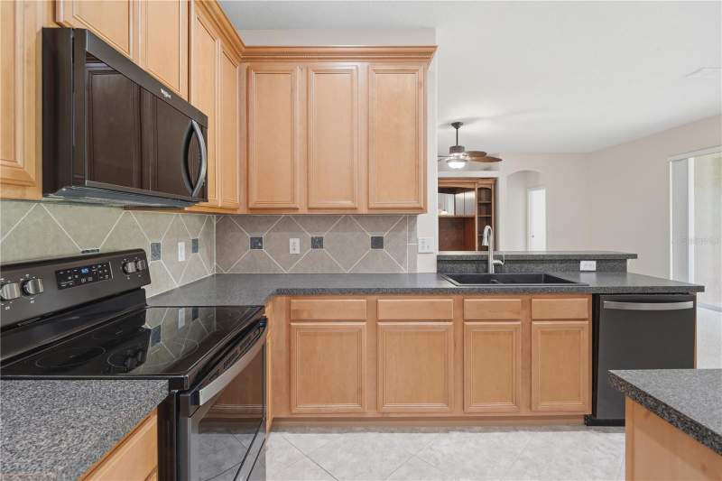 4 bedroom Single Family Residence at 4203 Rock Hill Loop, Rock Springs Ridge, Apopka — photo 3