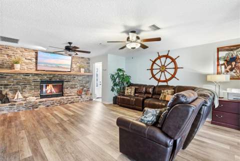 26638 E Cove Drive, Tavares FL - photo 10 of 46