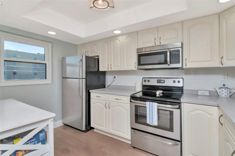 2 bedroom Condominium at 17580 Gulf Boulevard #403, Gulf Mariner The Condo, Redington Shores — photo 4