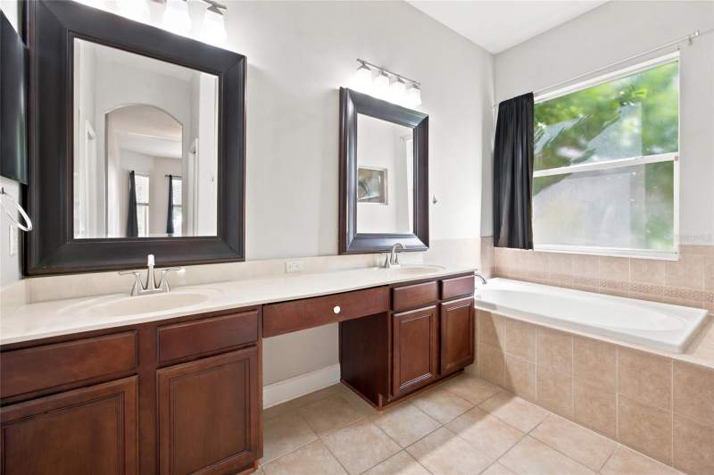 5 bedroom Single Family Residence at 5517 Greystone Drive, Sterling Hill Ph 1B, Spring Hill — photo 3
