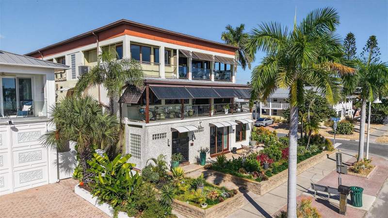 7 bedroom Single Family Residence at 5659 Shore Boulevard, Boca Ceiga Park, Gulfport — photo 3