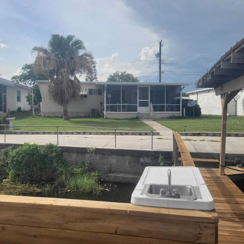 2 bedroom Mobile Home at 1403 Lakeview Drive, Tavares Mobile Home Estates, Tavares — photo 4
