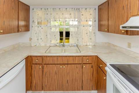 6402 Ocean Pines Lane, Spring Hill FL - photo 15 of 41