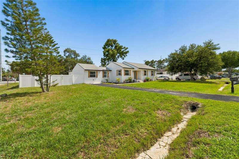4 bedroom Single Family Residence at 2102 W Ferris Avenue, Wellswood Estates Unit 3, Tampa — photo 5