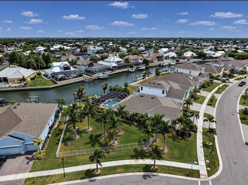 4 bedroom Single Family Residence at 954 Signet Drive, Mirabay, Apollo Beach — photo 4