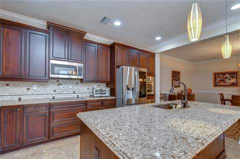 6806 Muncaster Court, Tampa FL - photo 13 of 78