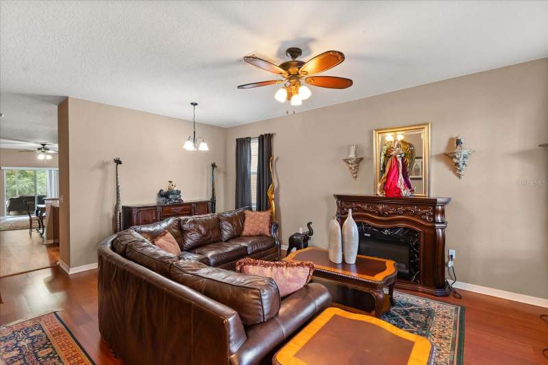 4 bedroom Single Family Residence at 2721 Walden Woods Drive, Whispering Woods Ph 1, Plant City — photo 3