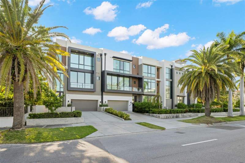 4 bedroom Townhouse at 98 W Davis Boulevard, Davis Point Twnhms, Tampa — photo 2