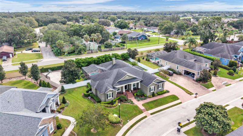 5 bedroom Single Family Residence at 6626 Crescent Woods Circle, Crescent Woods, Lakeland — photo 2