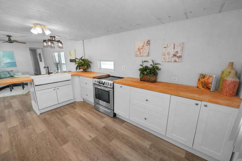 2 bedroom Mobile Home at 10921 London Drive, Senate Manor Unrec, Port Richey — photo 5