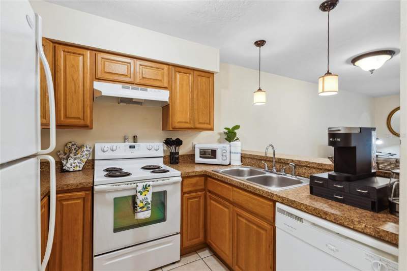 2 bedroom Condominium at 2635 SW 35th Place #1704, Casablanca East, Gainesville — photo 3