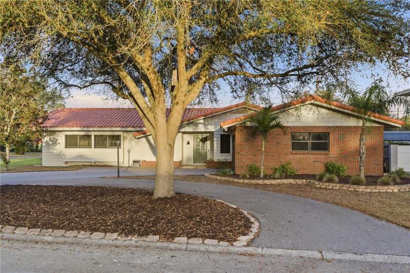 3 bedroom Single Family Residence at 1001 WILLOWBRANCH AVENUE, OAK LAKE ESTATES, CLEARWATER — photo 1