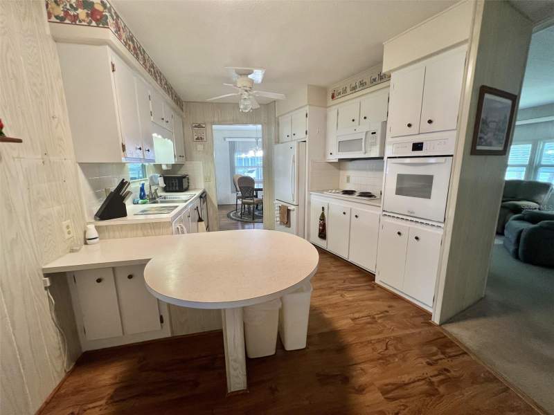 2 bedroom Mobile Home at 424 Hawthorne Boulevard, Hawthorne At Leesburg A Coop, Leesburg — photo 3