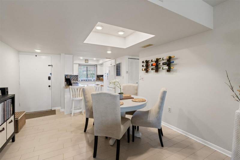 2 bedroom Condominium at 860 S Village Drive #105, Village Lake Condo, St Petersburg — photo 3