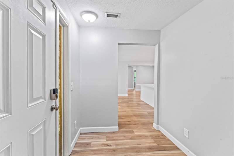 5 bedroom Single Family Residence at 1127 Wyatt Street, Barnes Sub, Clearwater — photo 4