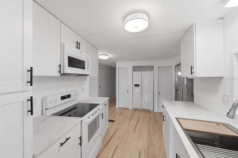 3 bedroom Mobile Home at 4128 Woodland Circle, Woodland Manor Mobile Home, Deland — photo 5