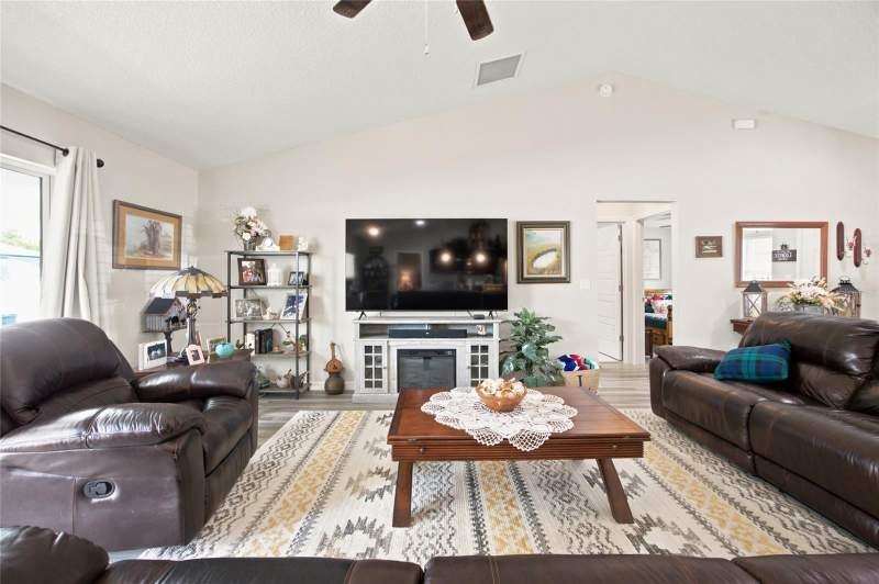 3 bedroom Single Family Residence at 6191 SW 154th Street, Marion Oaks Un Four, Ocala — photo 4