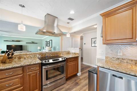 5257 Beach Drive #D, St Petersburg FL - photo 7 of 42