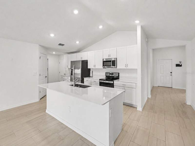 4 bedroom Single Family Residence at 15281 Zircon Red Drive, Balm Grove West, Wimauma — photo 2