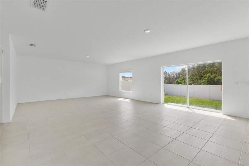5 bedroom Single Family Residence at 557 Pink Ibis Bend, Southern Pines Ph 4, St Cloud — photo 3