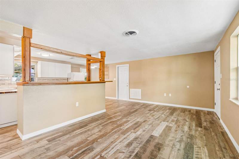 2 bedroom Single Family Residence at 5046 Farley Drive, Colonial Manor, Holiday — photo 4