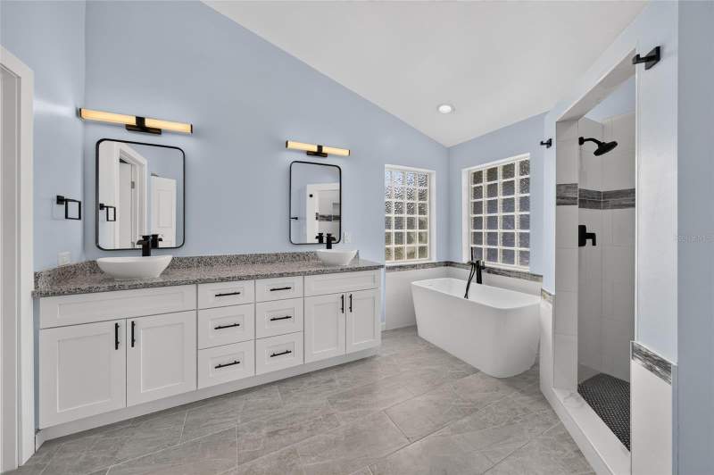 3 bedroom Single Family Residence at 428 SW 19th Avenue, Cape Coral, Cape Coral — photo 3