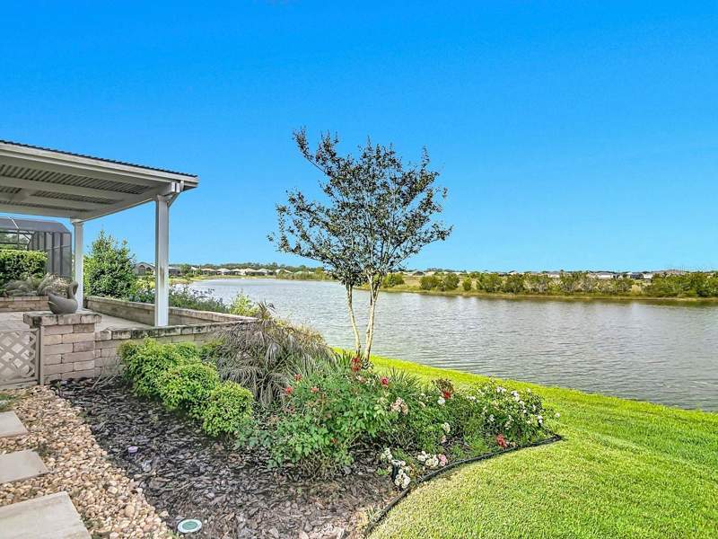 3 bedroom Single Family Residence at 8461 Bridgeport Bay Circle, Lakes Of Mount Dora, Mount Dora — photo 4