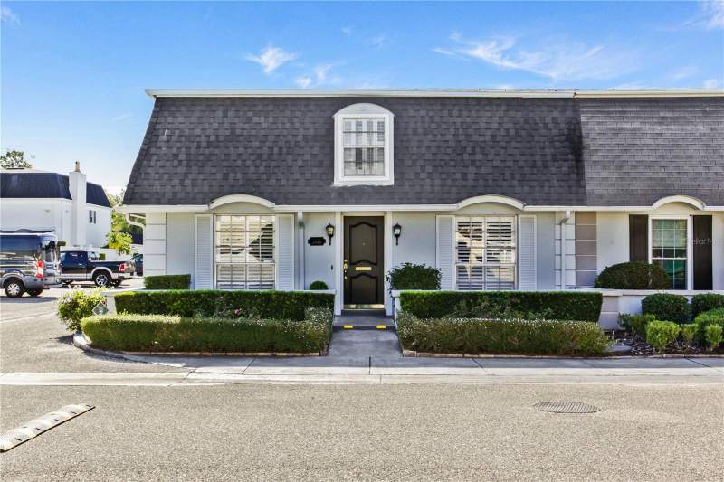 Country Club Townhouses Estates