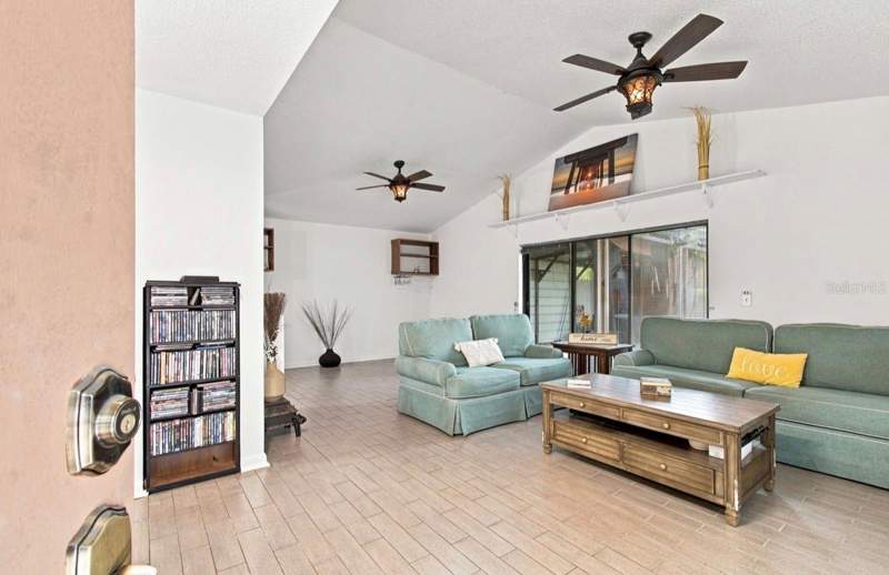 3 bedroom Single Family Residence at 1932 Gregory Drive, Pine Lake Sec A Unit One, Tampa — photo 2