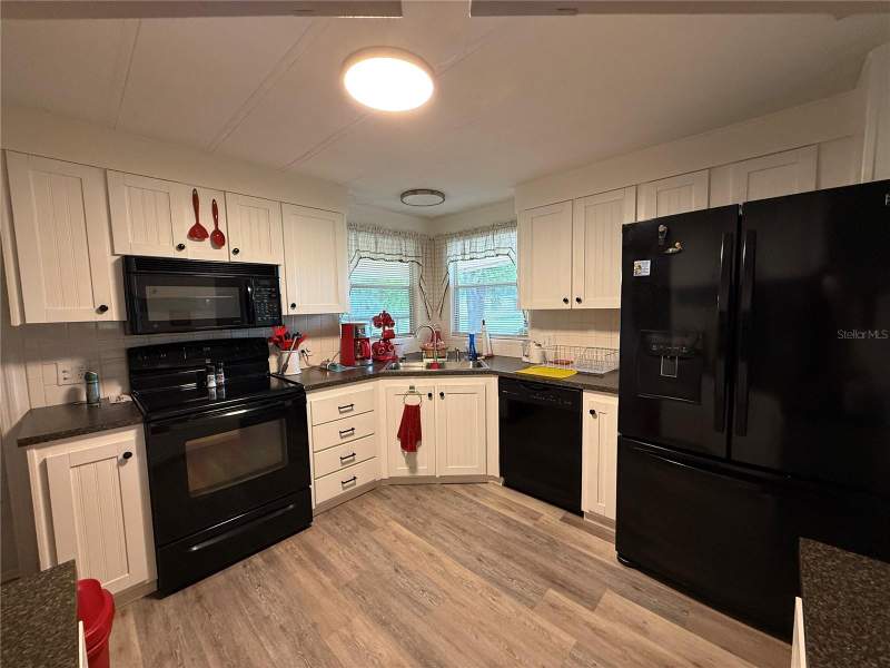 2 bedroom Manufactured Home at 24 N Bobwhite Road, Continental Camper Resorts Uni, Wildwood — photo 3