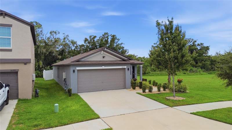 3 bedroom Single Family Residence at 10331 Blue Plume Court, South Crk Ph 2A 2B & 2C, Riverview — photo 2