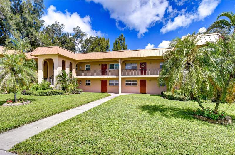 Royal PinesCondos for Sale in Clearwater, FL