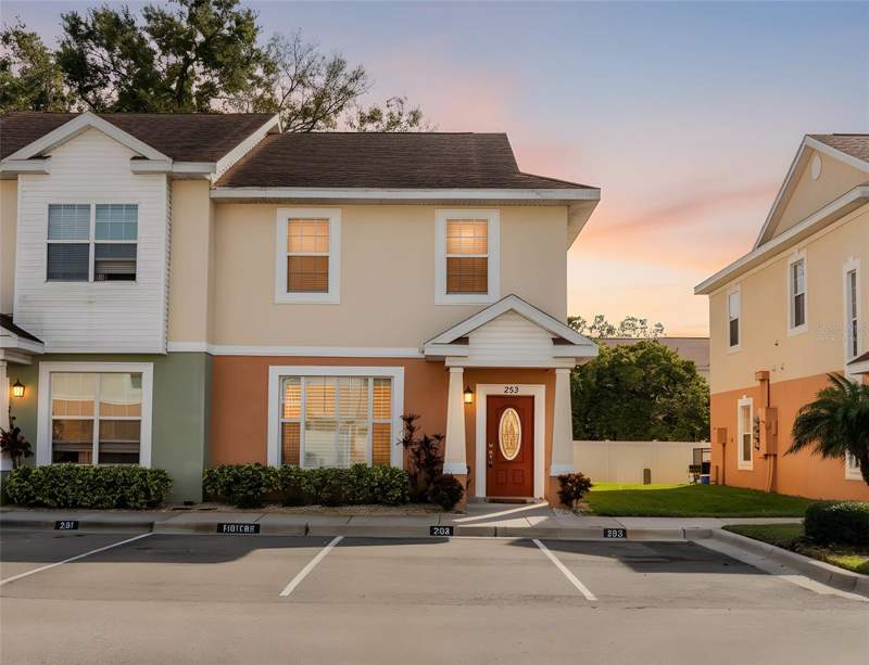 Alexander Woods Townhomes