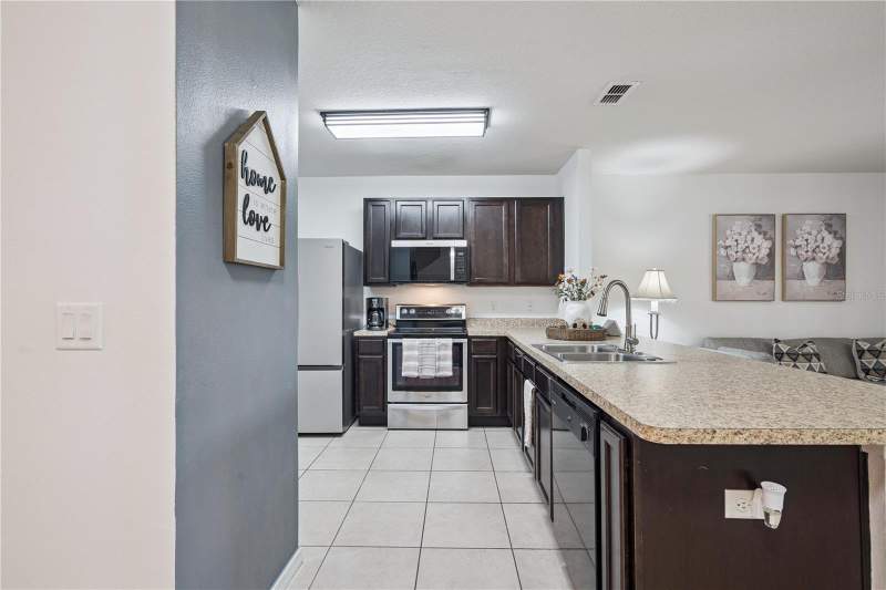 3 bedroom Townhouse at 359 Arbor Lakes Drive, Lake Bluff/Town Center East-Ph, Davenport — photo 5