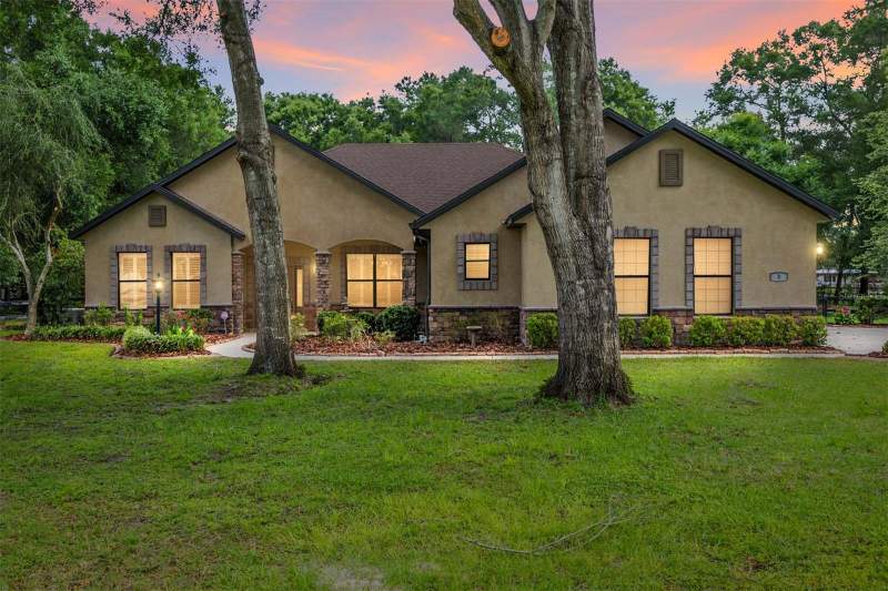 3 HIALEAH DRIVE home for sale in Meadow Wood Farms